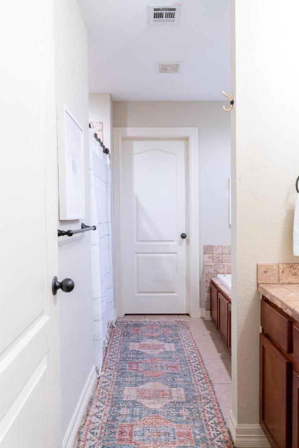 Cottage Getaway - Quiet Cottage Charm Near U Of A 费耶特维尔 外观 照片